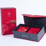 Set quà Trung thu Cá chép chơi trăng -  02 Bánh trung thu và 01 hộp Trà Việt