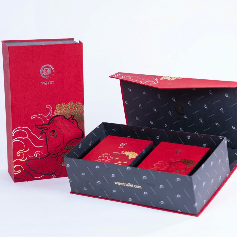 Set quà Trung thu Cá chép chơi trăng -  02 Bánh trung thu và 01 hộp Trà Việt